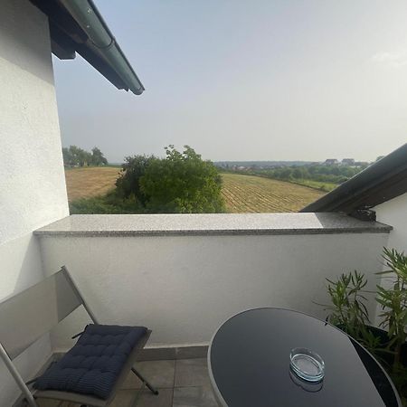 Vila Milka - Balkon - Besplatan Parking - Samostalna Prijava Karlovac Zewnętrze zdjęcie