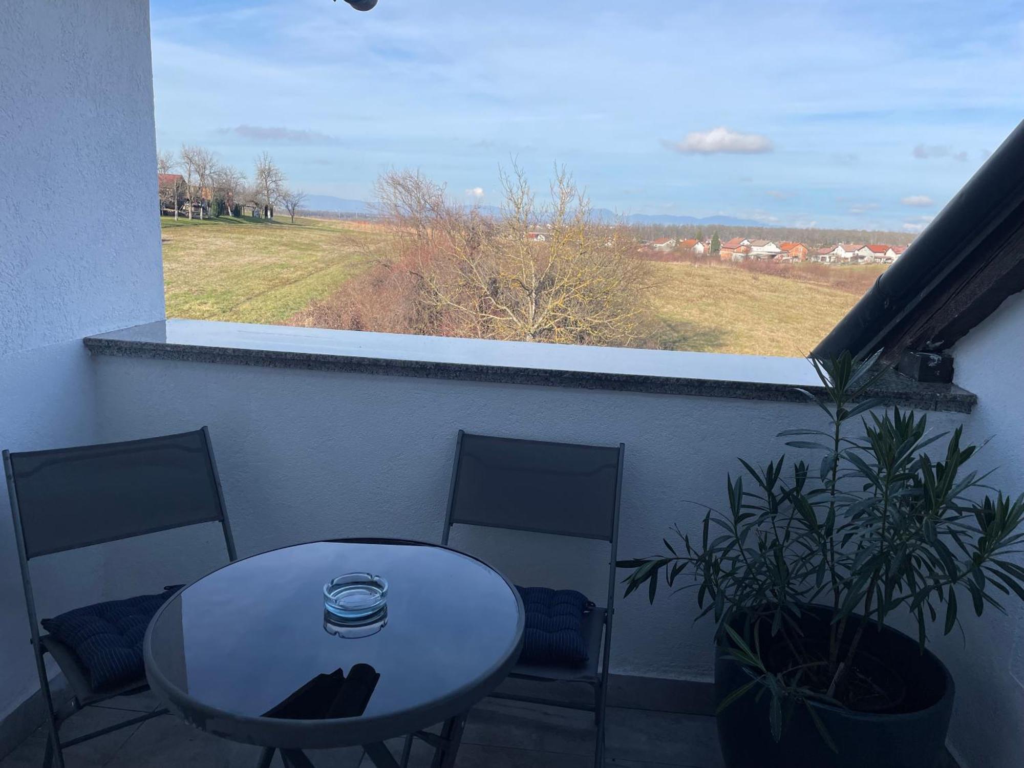 Vila Milka - Balkon - Besplatan Parking - Samostalna Prijava Karlovac Zewnętrze zdjęcie