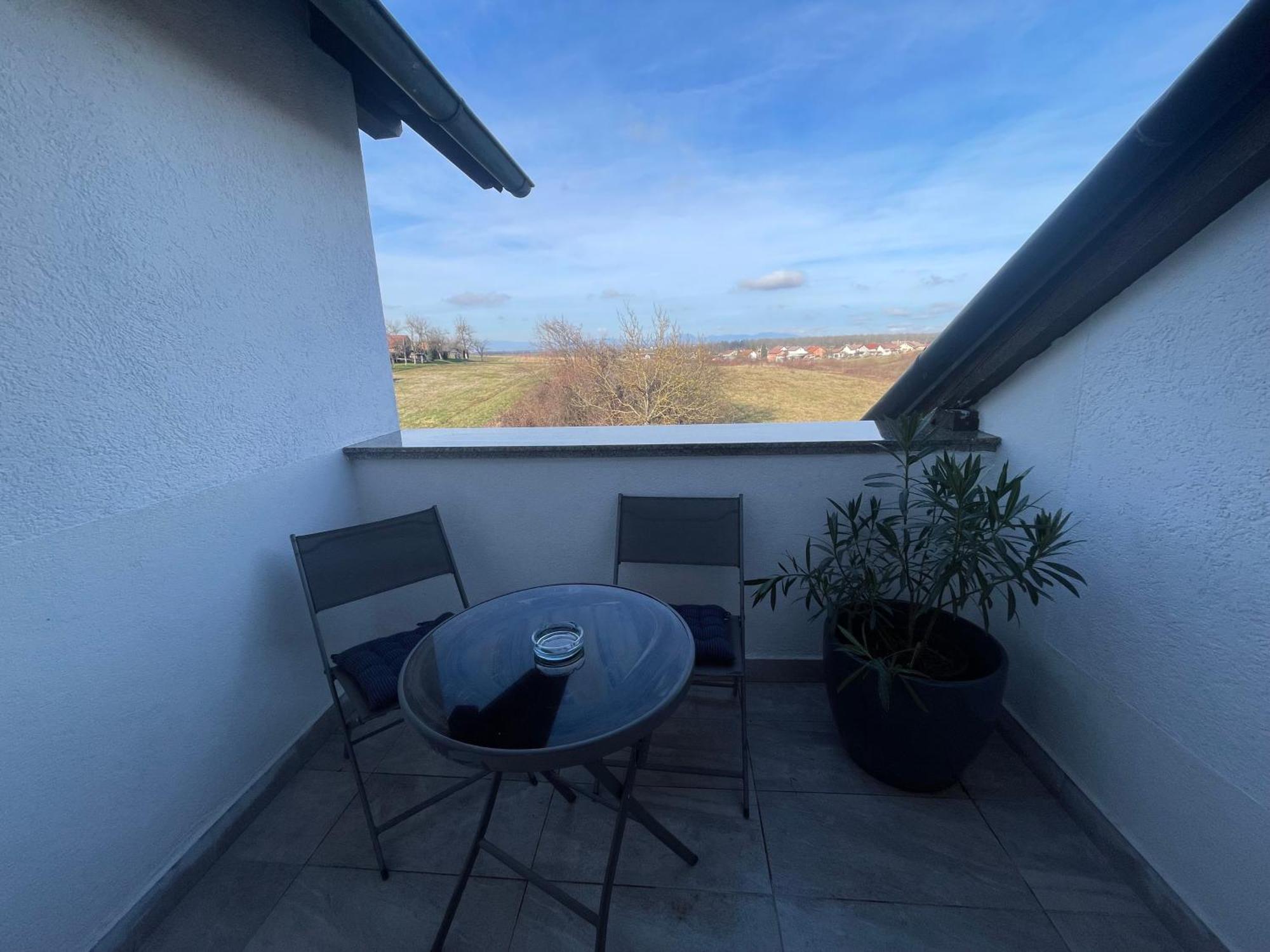 Vila Milka - Balkon - Besplatan Parking - Samostalna Prijava Karlovac Zewnętrze zdjęcie